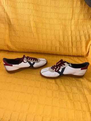 Zapatillas Munich Blancas y Rojas