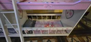 Litera para muñecas con accesorios