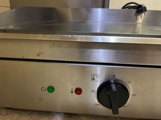 Plancha Eléctrica con Grill Profesional