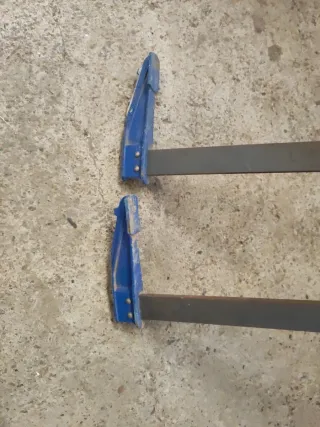 2 sargentos marca piher de 1,20 MTS de apertura.