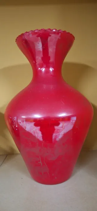 Jarrón decorativo de cristal rojo difuminado