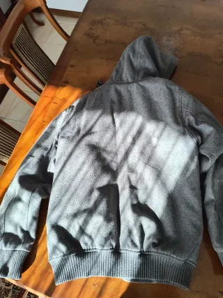 Chaqueta gris hombre