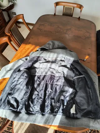 Chaqueta gris hombre