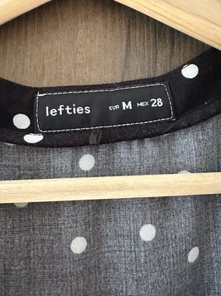 Blusa negra lunares blancos