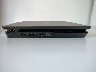 PlayStation 4 Slim Negra + Joystick