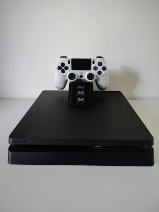 PlayStation 4 Slim Negra + Joystick