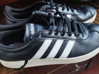 Zapatillas Adidas Negras y Blancas