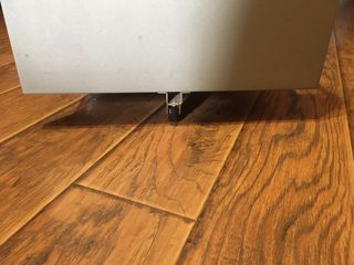 Cajonera metálica con ruedas y mueble con cajon.