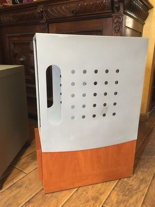 Cajonera metálica con ruedas y mueble con cajon.