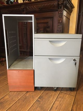 Cajonera metálica con ruedas y mueble con cajon.