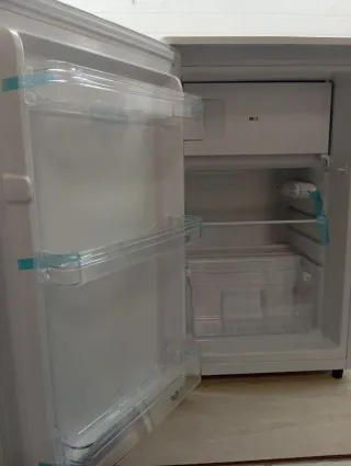 Refrigerador Stillstern 88L con congelador Nevera