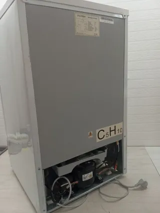 Refrigerador Stillstern 88L con congelador Nevera