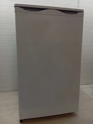 Refrigerador Stillstern 88L con congelador Nevera