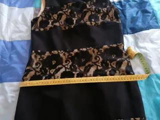 Vestito elegante longuette, interamente foderato