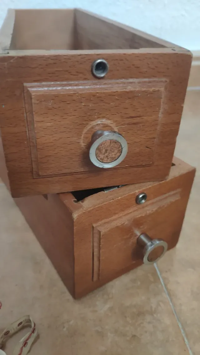 CAJONES DEMAQUINA DE COSER ALFA ANTIGUA.