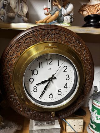 Reloj de pared decorativo madera y latón