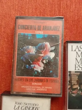 Cassettes Himnos,marchas militares...2 € unidad.