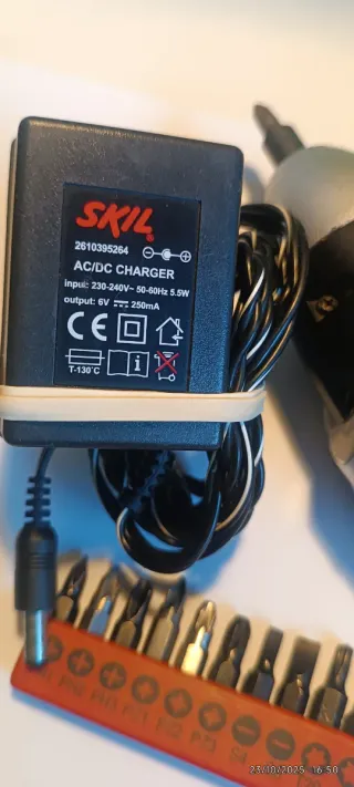 Atornillador SKIL 4.8V con cargador y puntas