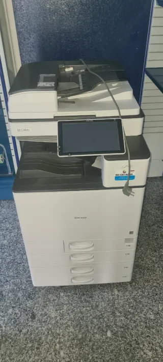 Impresora Multifuncional Ricoh MP C3004ex