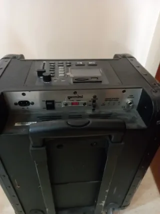 Equipo de sonido portatil y regalo micrófono