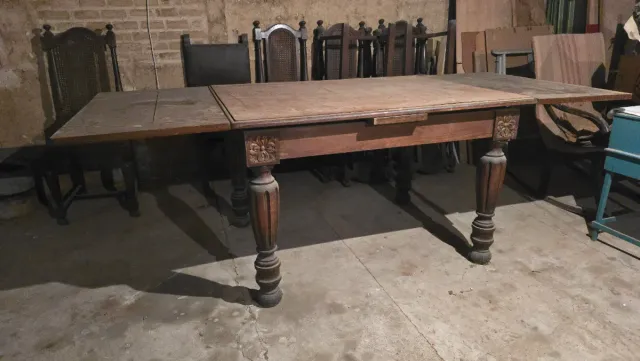 Mesa extensível de madeira