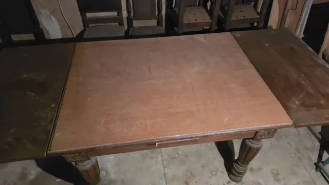 Mesa extensível de madeira