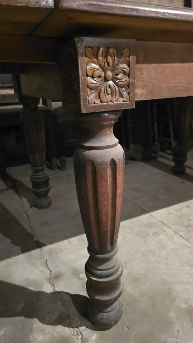 Mesa extensível de madeira