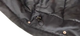 Abrigo azul con capucha