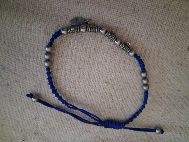 Pulsera de bisutería azul y plata