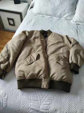 Cazadora Zara Beige y Verde Talla xs