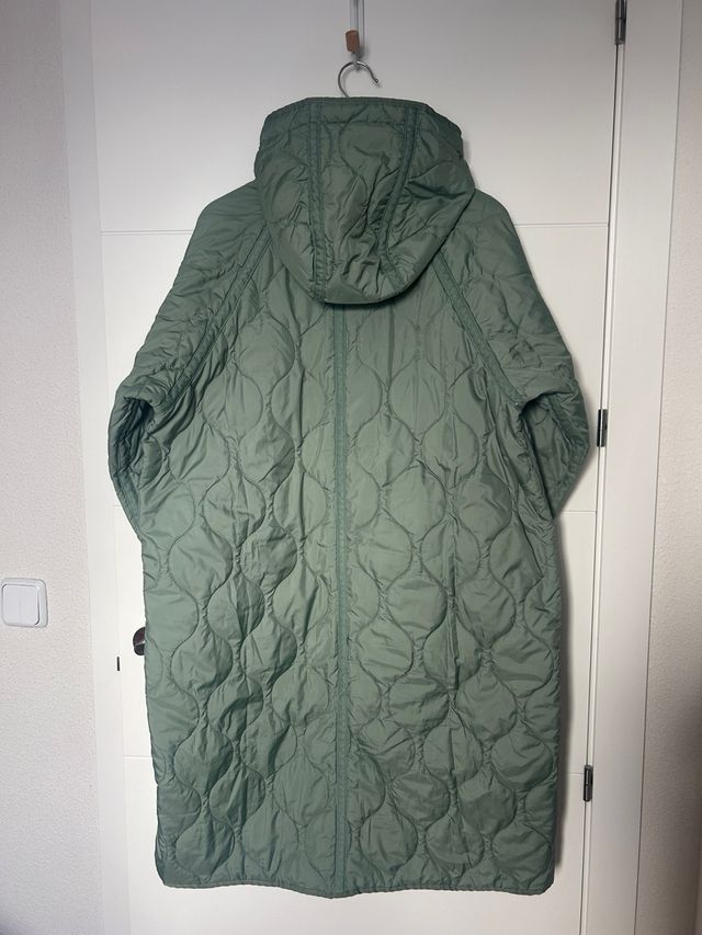 Abrigo acolchado fino verde pardo