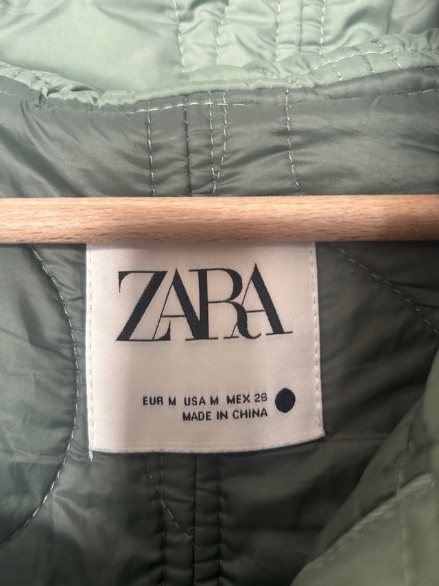 Abrigo acolchado fino verde pardo