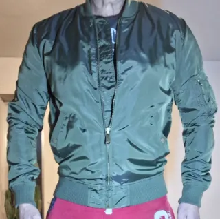 Cazadora bomber nylon verde
