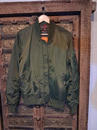 Cazadora bomber nylon verde