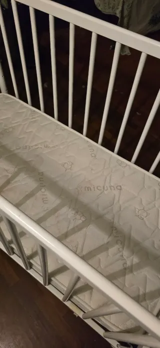 CUNA para bebes marca Micuna  Dulces