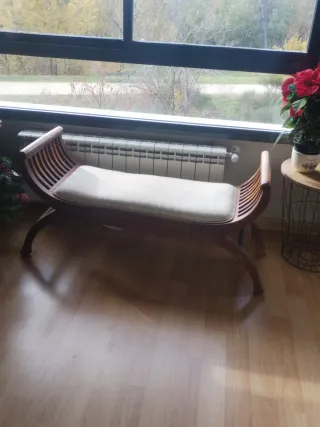 Banco de madera para pie de cama.