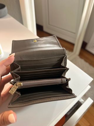 Cartera Guy Laroche Gris y Dorada