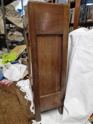 Modello Armadietto con Specchio da Restaurare