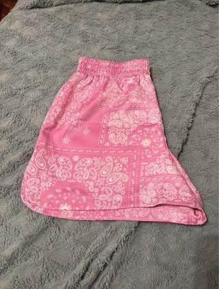 Pantaloncini rosa fantasia bandana