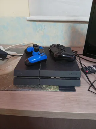 Consola PS4 + 2 Mandos + Juegos