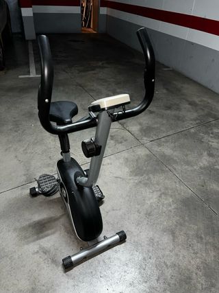 Bicicleta Estática Gris y negra