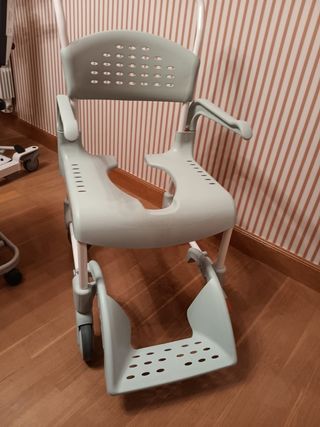 Silla de ruedas baño