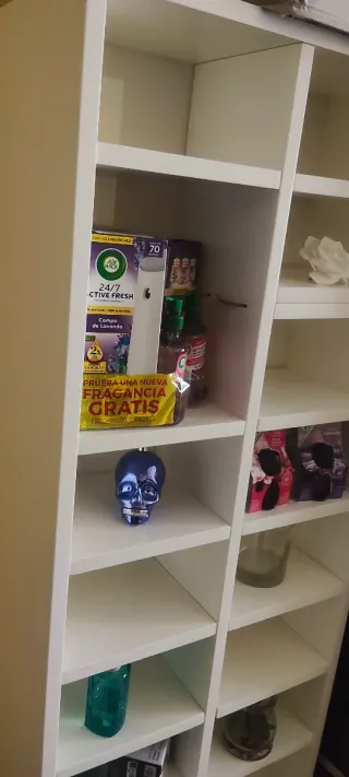 Estantería con luz, 2 cajones