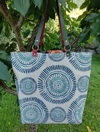 Hecho a mano.Artesania.Bolso reversible asas piel