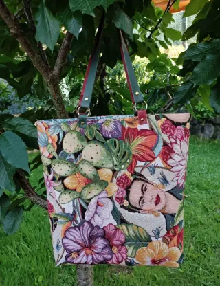 Hecho a mano.Artesania.Bolso reversible asas piel