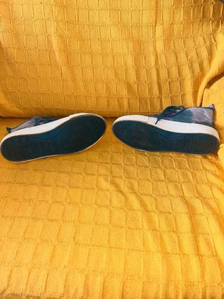 Zapatillas Pull and Bear edición especial MTV.