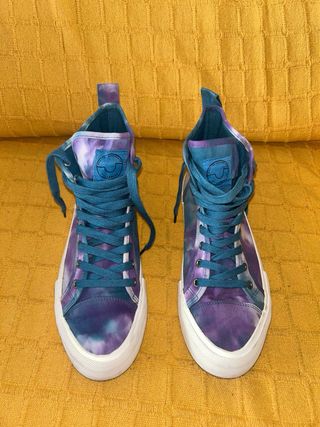 Zapatillas Pull and Bear edición especial MTV.