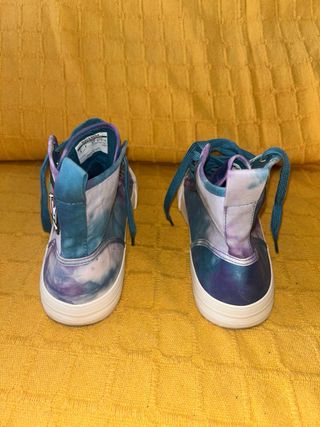 Zapatillas Pull and Bear edición especial MTV.