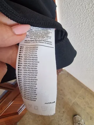 Sudadera Jordan Negra y Roja..tallaXl de niño..