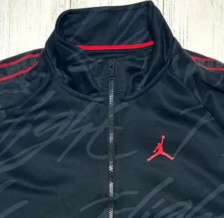 Sudadera Jordan Negra y Roja..tallaXl de niño..